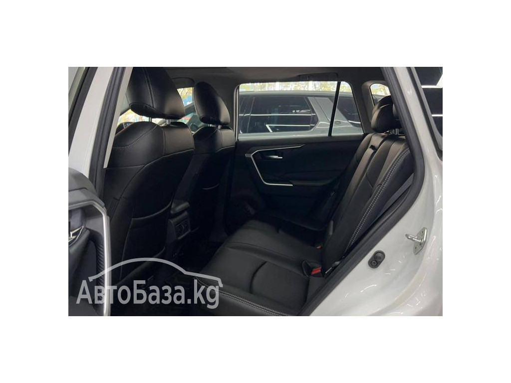 Toyota RAV4 2017 года за ~1 965 000 сом