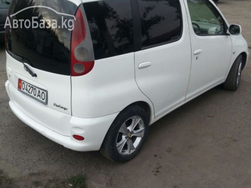 Toyota Fun Cargo 2000 года за ~310 400 сом