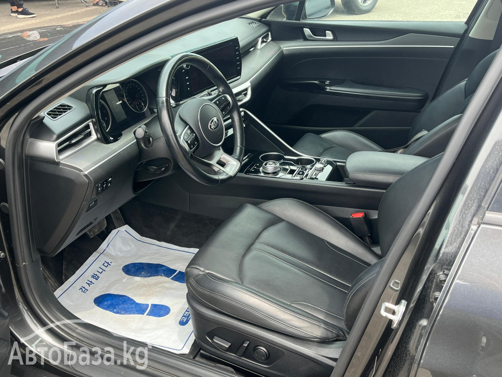 Kia K5 2017 года за 17 900 сом