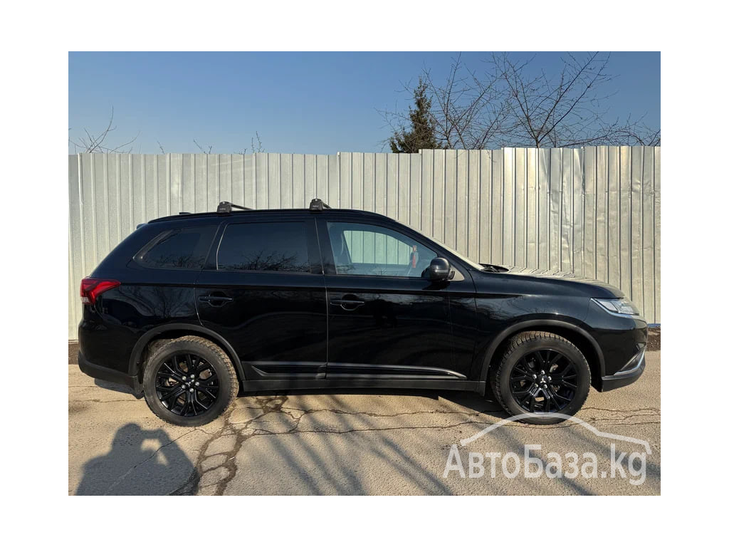 Mitsubishi Outlander 2017 года за ~2 061 500 сом