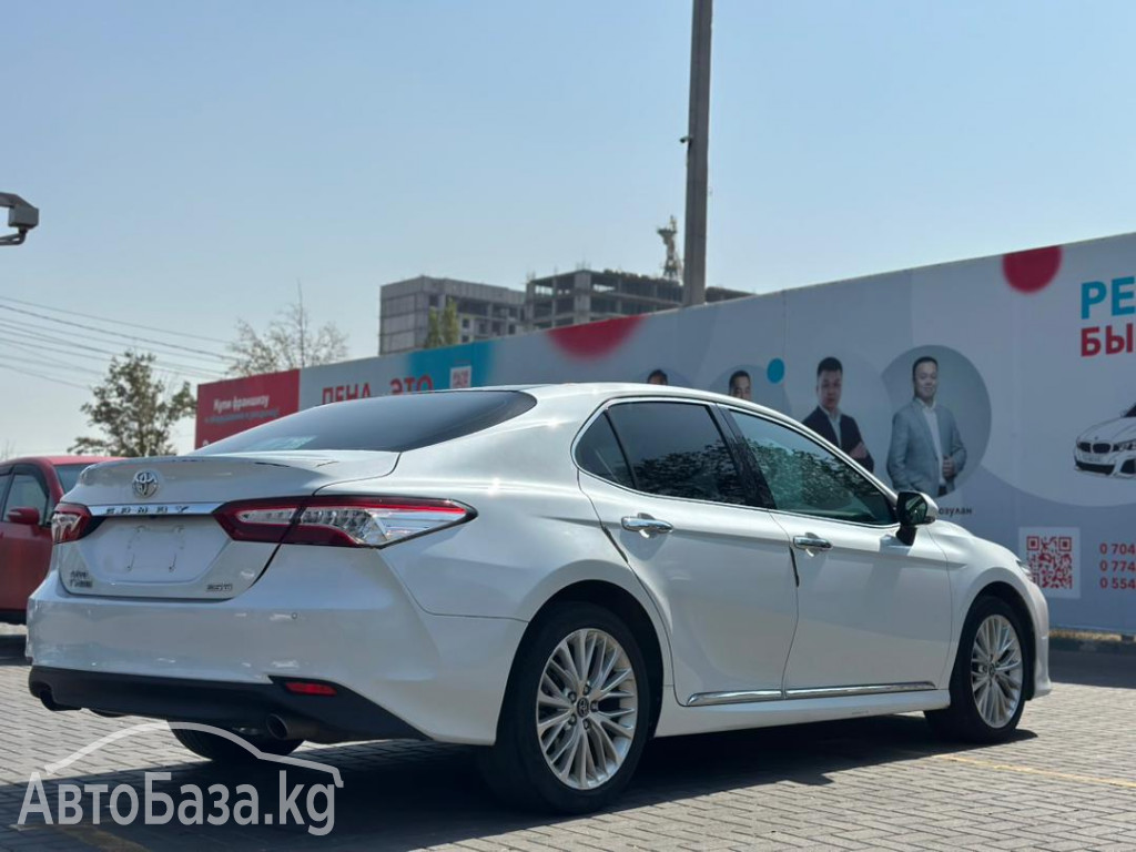 Toyota Camry 2017 года за 27 000 сом