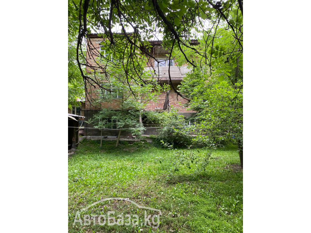 Продаю 2х этажный, кирпичный дом, по адресу с. Аламедин, ул. Молодежная