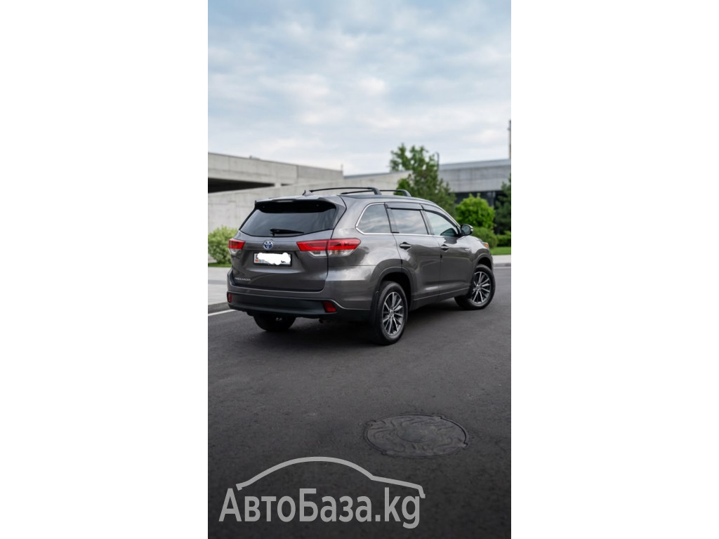 Toyota Highlander 2017 года за ~2 456 300 сом