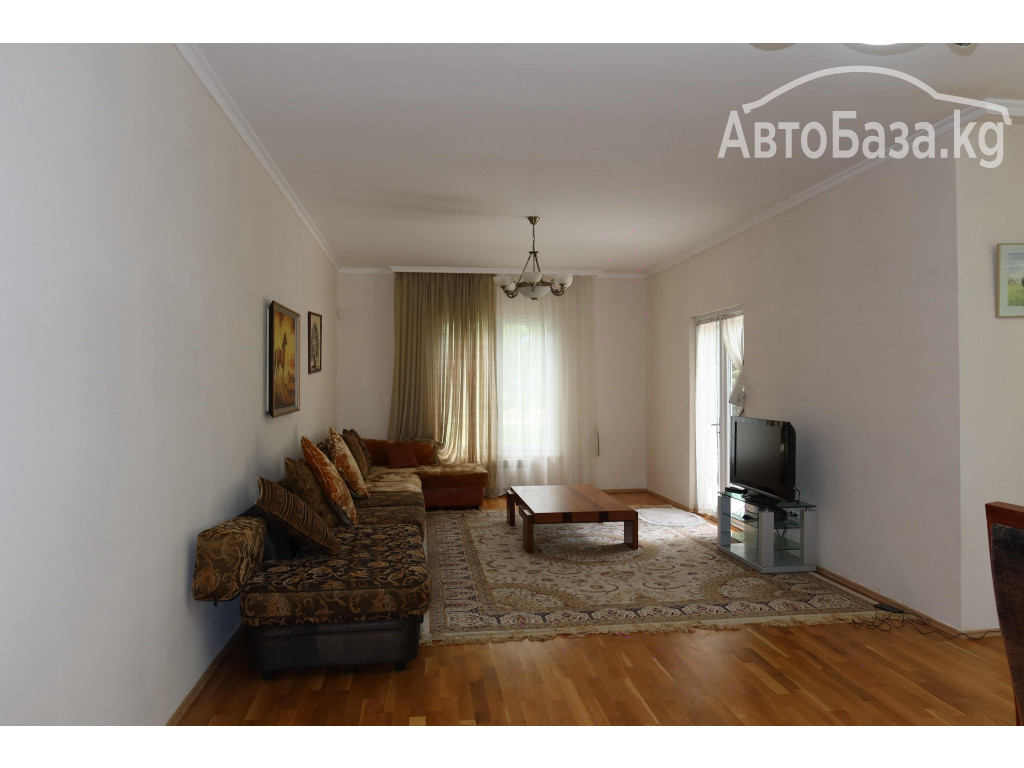 Сдается коттедж на Иссык-Куле , с. Бостери, первая линия,4 спальни!