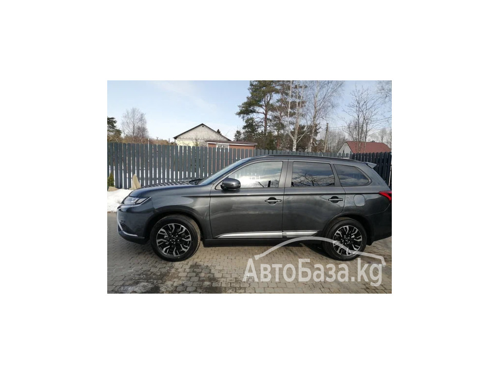 Mitsubishi Outlander 2017 года за ~2 368 500 сом