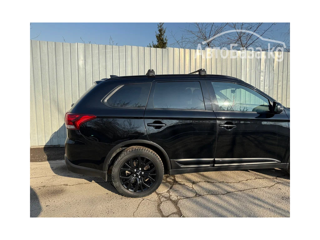 Mitsubishi Outlander 2017 года за ~2 061 500 сом