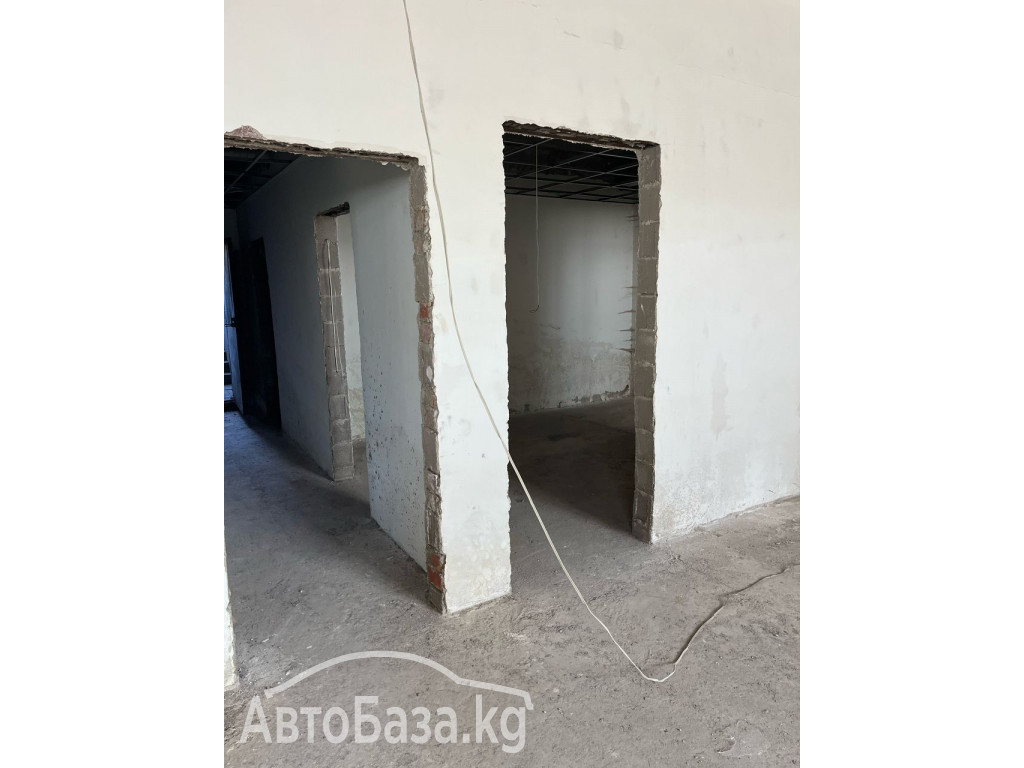 Помещение коммерческое. Продаю  первый этаж, 1-я линия, по ул. Ахунбаева 