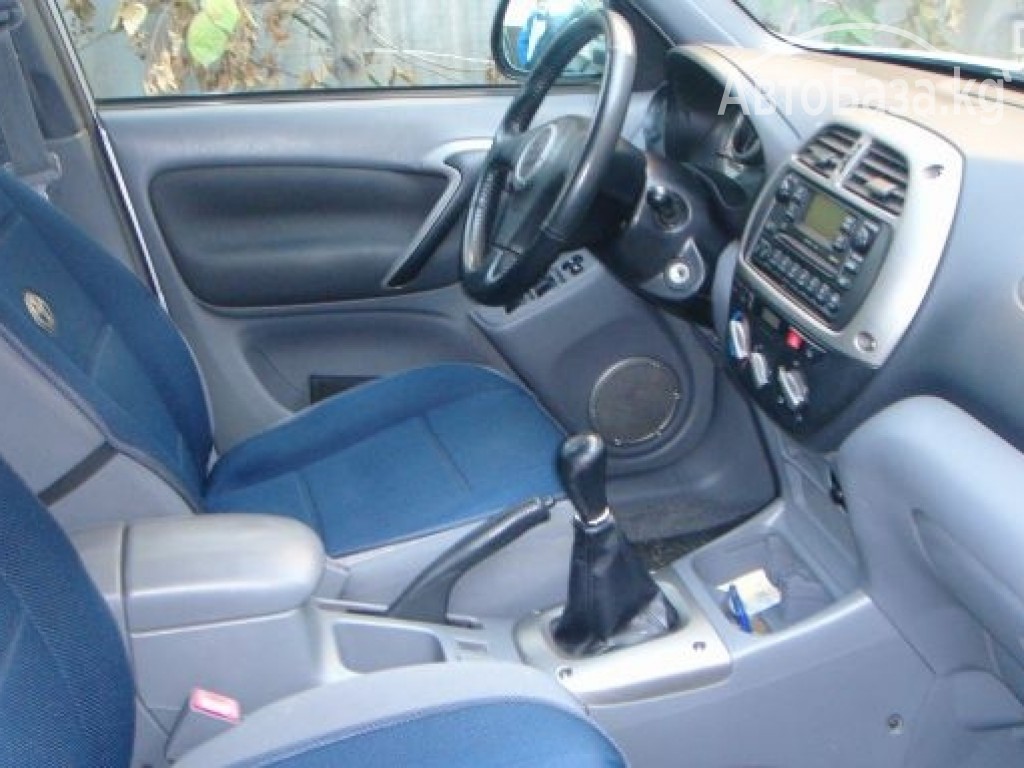 Toyota RAV4 2003 года за 11 600$
