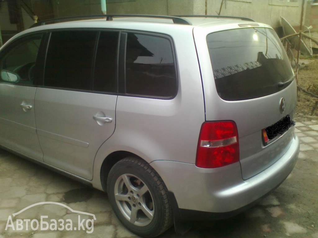 Volkswagen Touran 2004 года за 9 500$