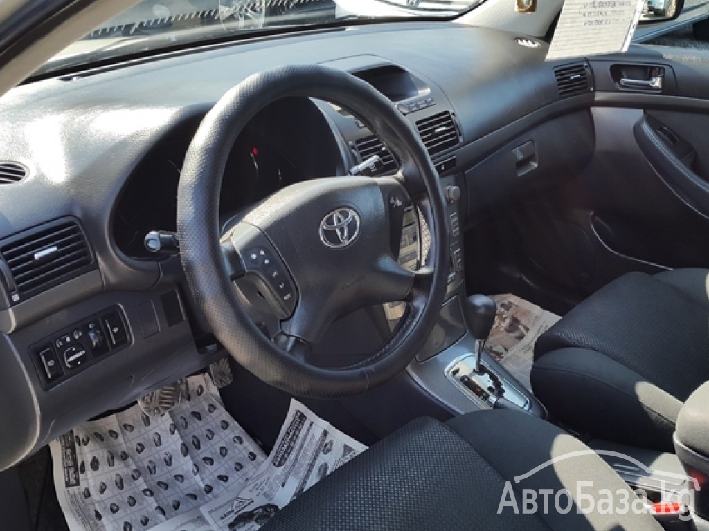 Toyota Avensis 2003 года за 510 000 сом