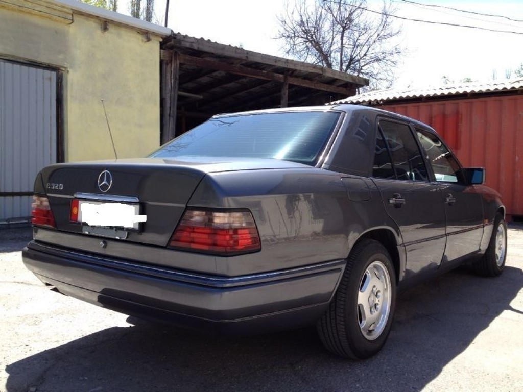 Mercedes-Benz E-Класс 1995 года за 9 000$