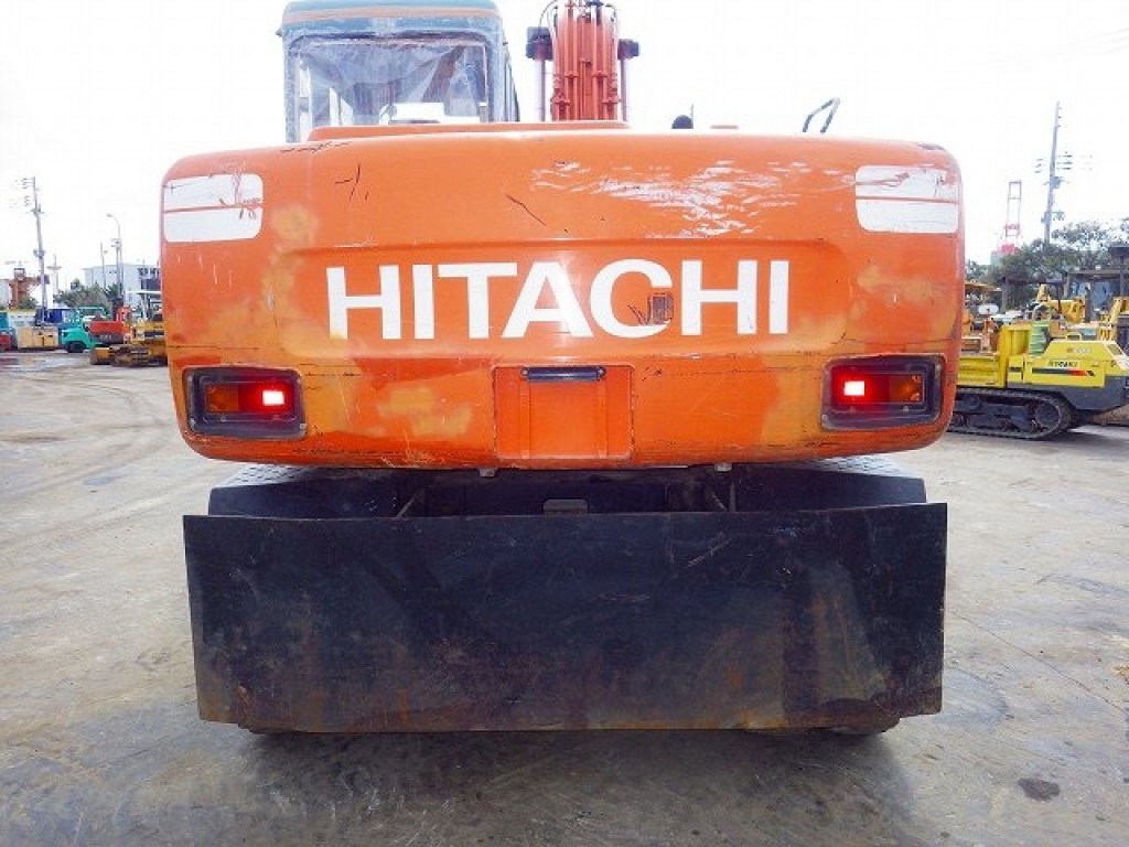 Экскаватор Hitachi 