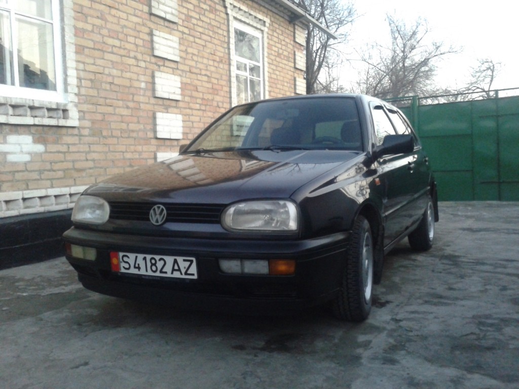 Volkswagen Golf 1993 года за ~200 сом