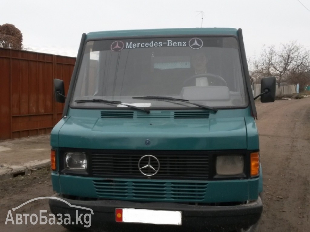 Бортовой Mercedes-Benz 208