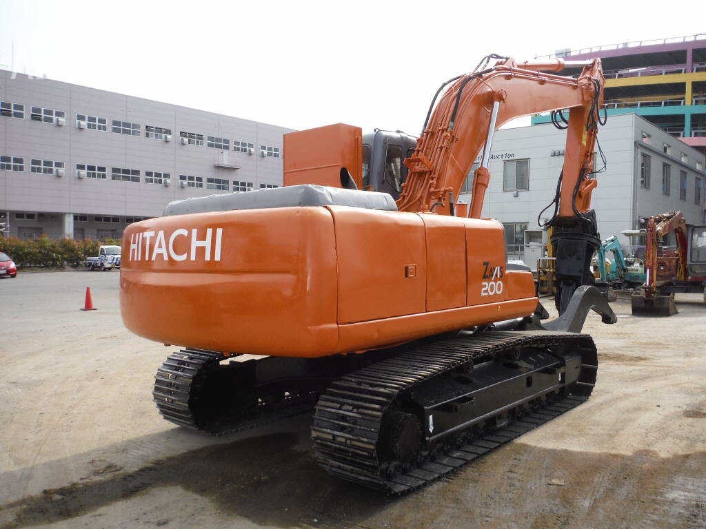 Экскаватор Hitachi 