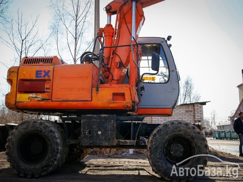 Экскаватор Hitachi  EX135