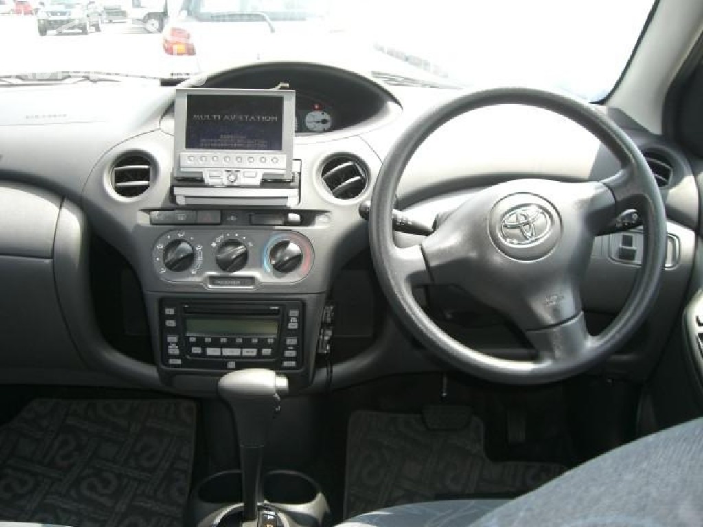 Toyota Vitz 2004 года за ~304 400 сом