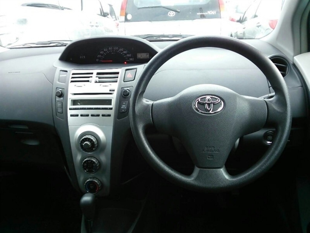 Toyota Vitz 2005 года за ~416 000 сом