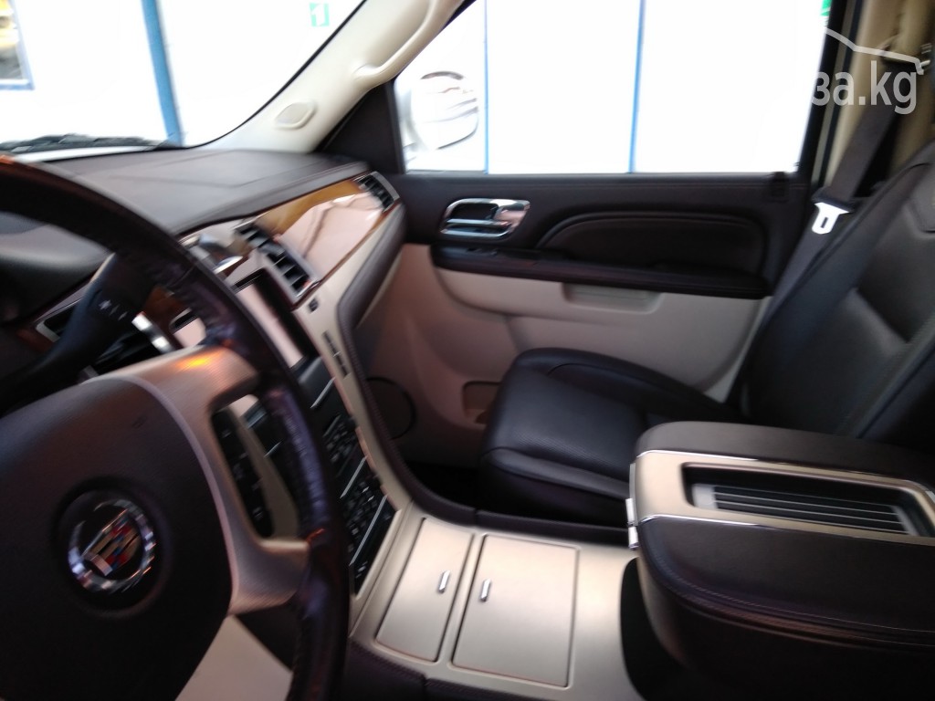 Cadillac Escalade 2012 года за ~2 400 000 руб.