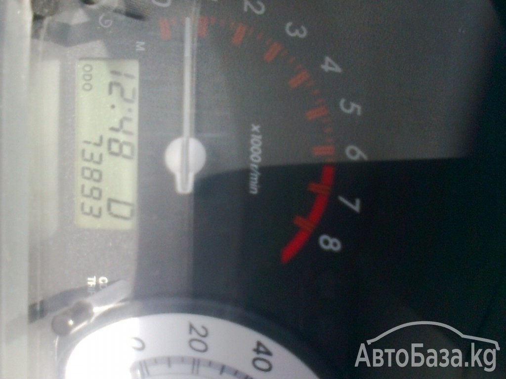 Toyota Ist 2003 года за ~388 000 сом