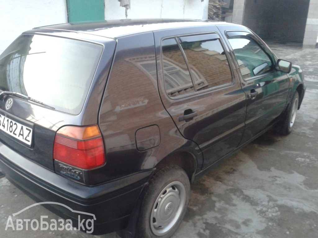 Volkswagen Golf 1993 года за ~200 сом