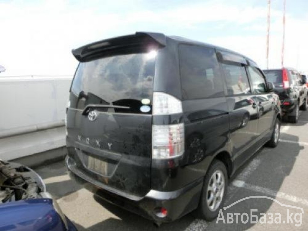 Toyota Voxy 2004 года за ~513 300 сом