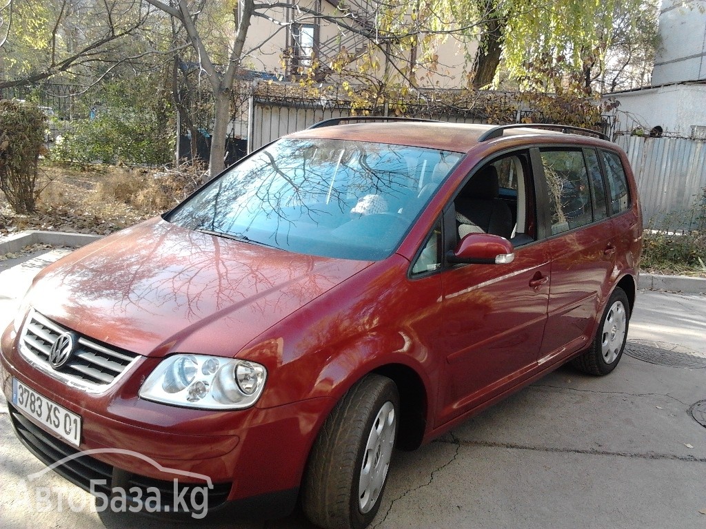 Volkswagen Touran 2004 года за ~767 300 сом