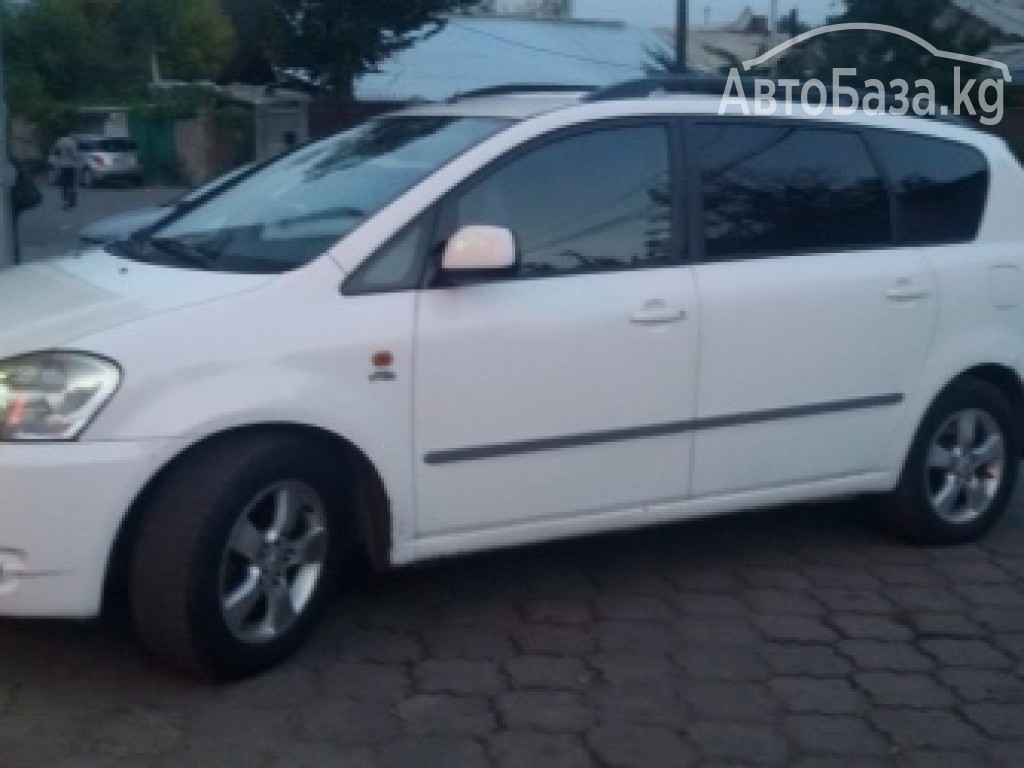 Toyota Avensis Verso 2003 года за 7 990$