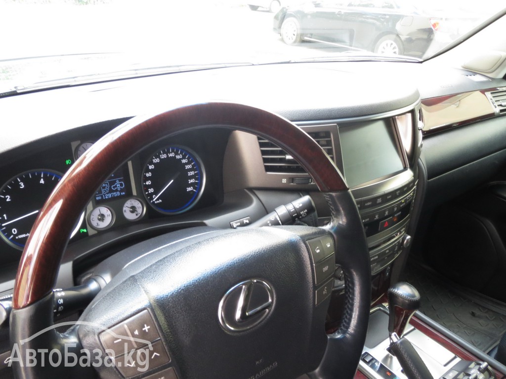 Lexus LX 2011 года за 2 426 711 сом