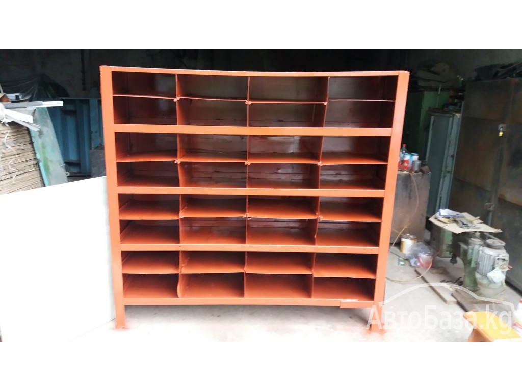 Продаю металлические стеллажи (СССР) и шкафы