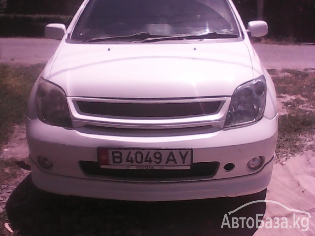 Toyota Ist 2003 года за ~388 000 сом