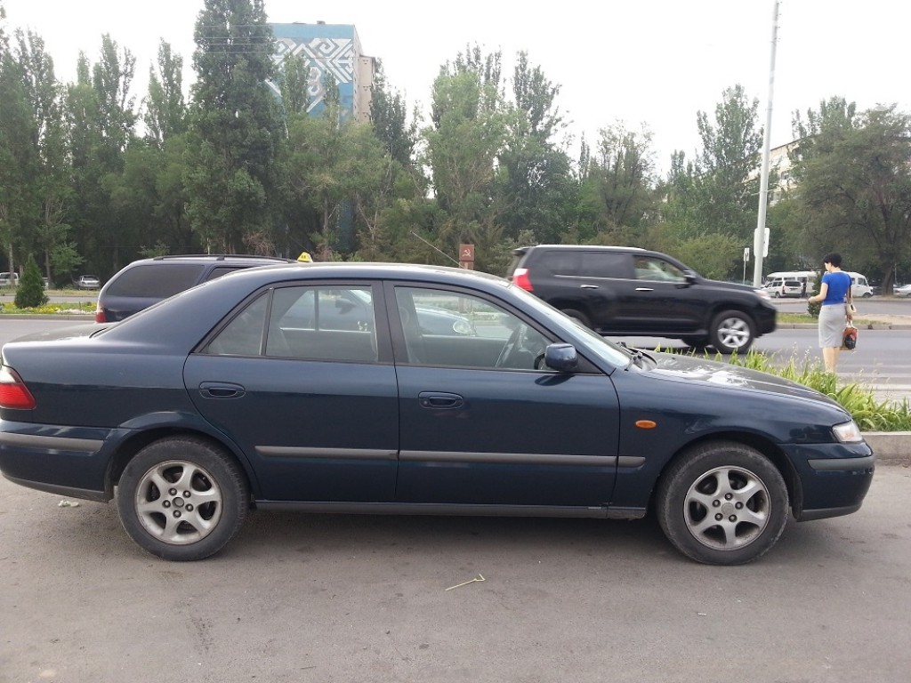 Mazda 323 1998 года за ~319 000 сом