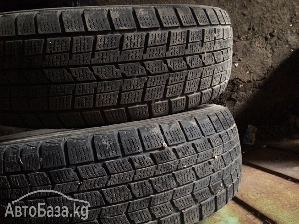 Продам комплект хорошей зимней резины фирмы Dunlop. 
Размер: R16 205/60
С