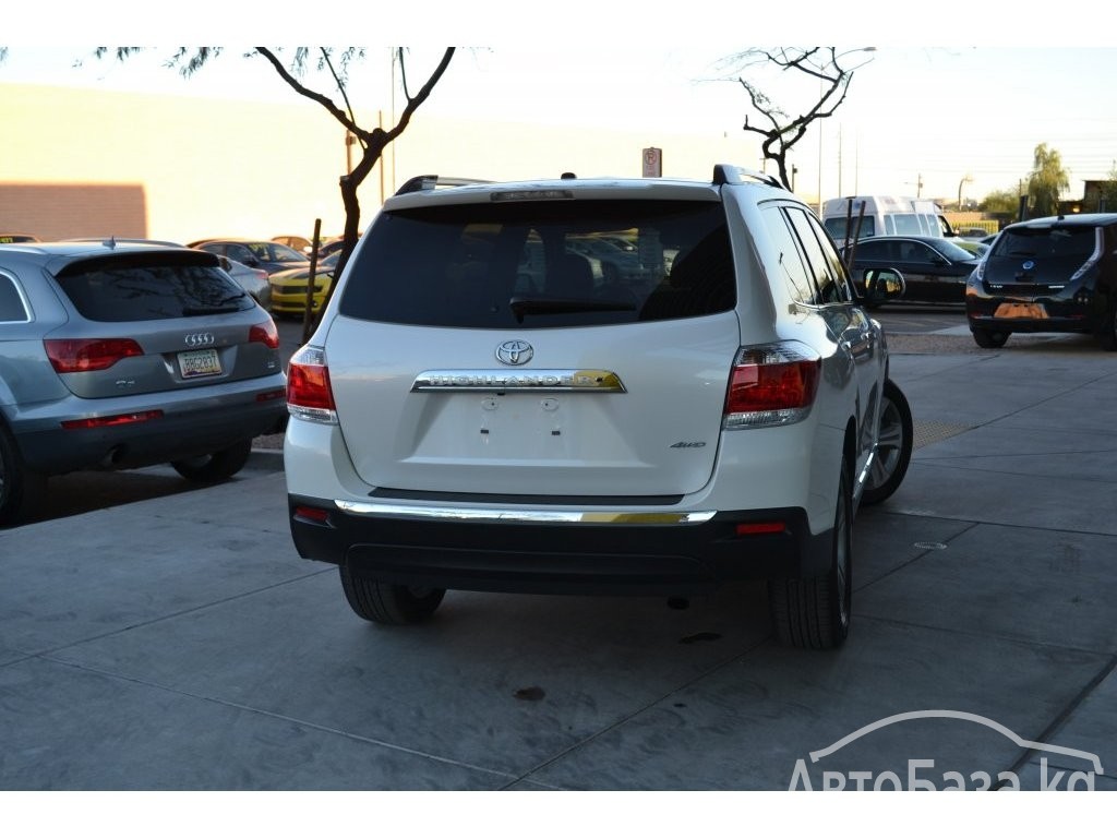 Toyota Highlander 2013 года за ~1 239 000 сом