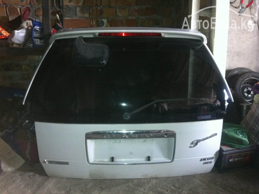 Продаю готовый багажник белого цвета Mitsubishi Chariot

Заднее стекло +