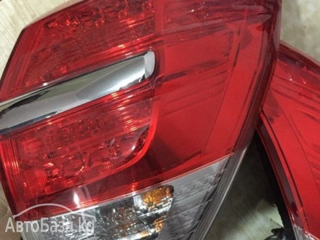 Срочно Продаю фары на Toyota RAV4(Vanguard) 2006-2013 года. Левая в идеале,