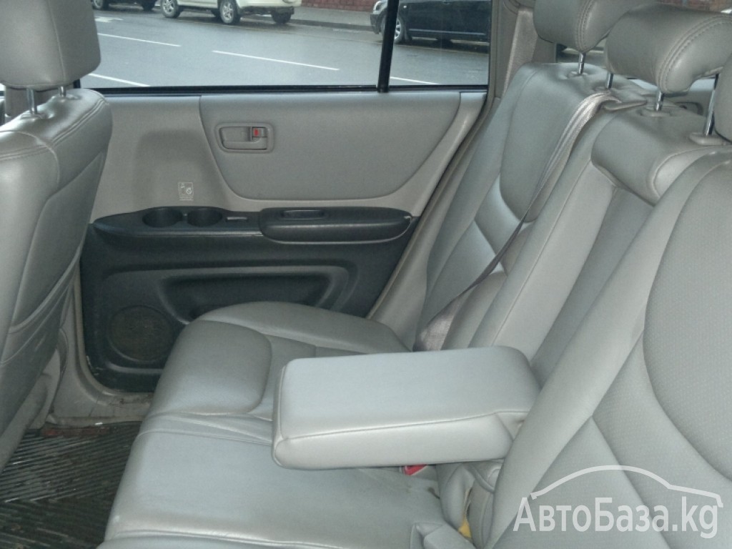 Toyota Highlander 2002 года за ~814 200 сом