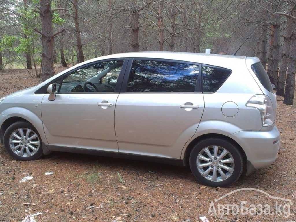 Toyota Corolla Verso 2004 года за ~796 500 сом