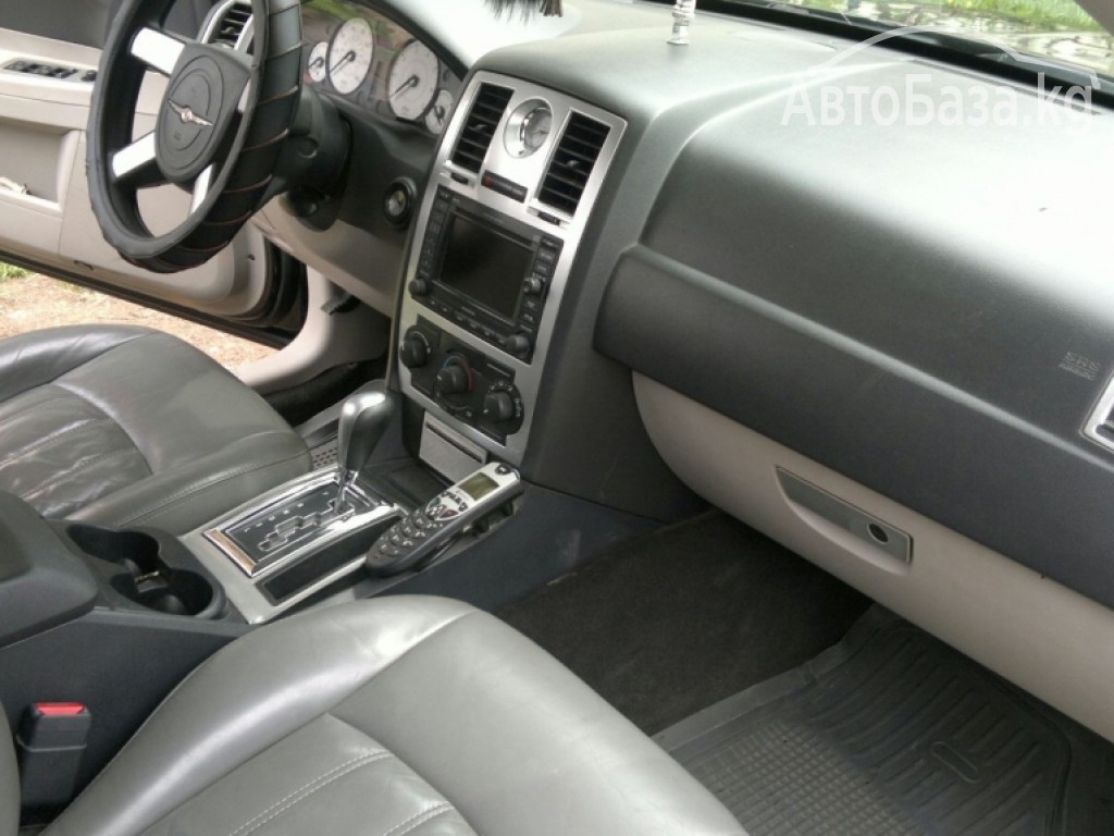 Chrysler 300C 2005 года за ~708 000 сом