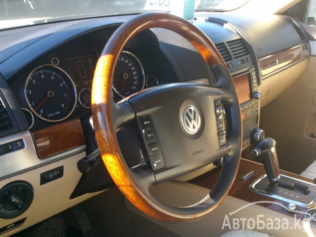 Volkswagen Touareg 2006 года за 14 300$