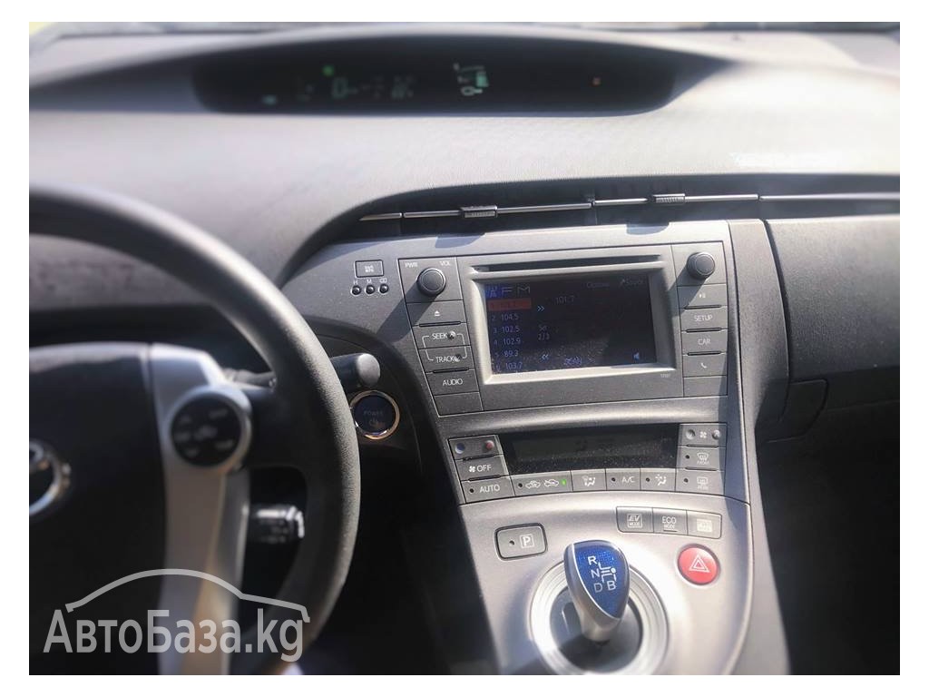 Toyota Prius 2013 года за ~929 300 сом