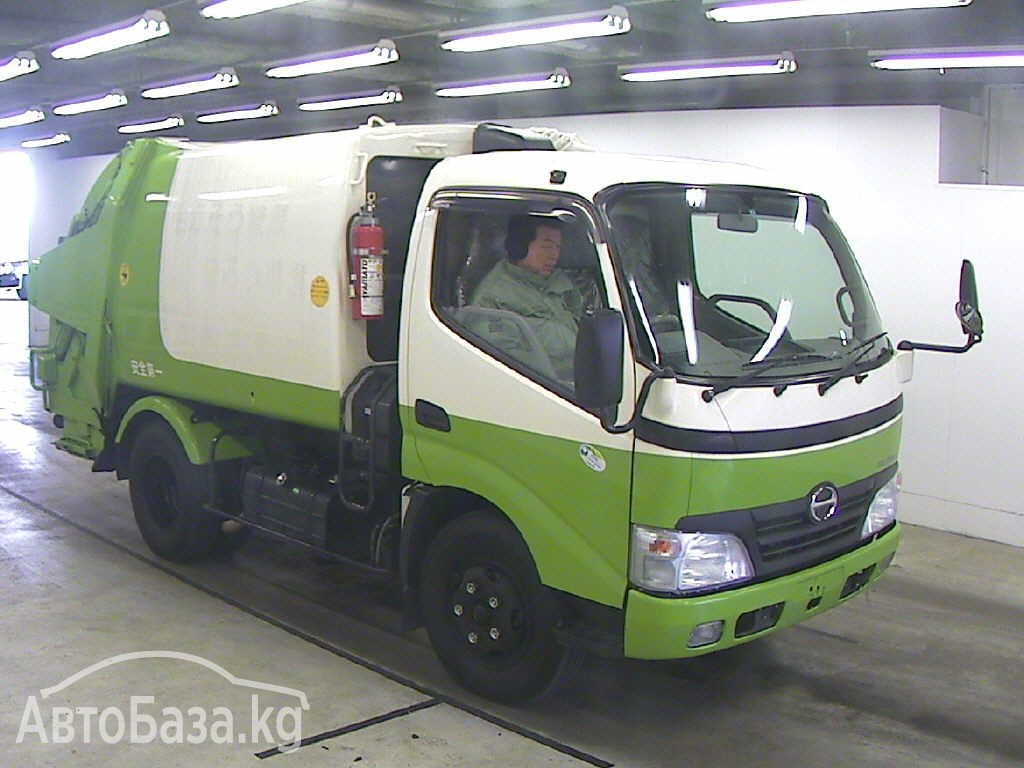 Мусоровоз Hino 